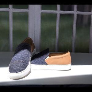 Donald Pliner slip on casual men’s shoes